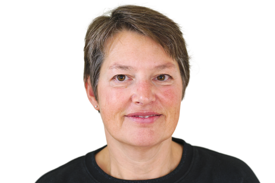 mette larsen med grå baggrund nsc03108 dxo